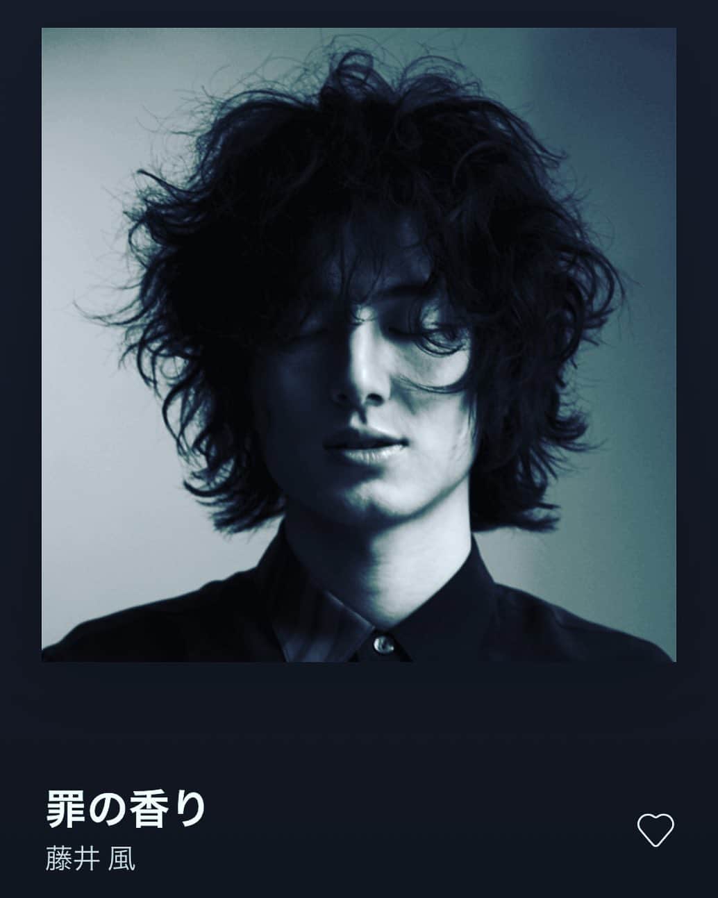 庄村聡泰のインスタグラム：「アルバム全編愛聴させて頂いておりますが、特にブッ刺さったのはこちらでした。  プログレ、と言うより最早任侠映画のオープニングかと紛う大仰なテーマからの情念歌。ズルいです！#椎名林檎 さん的な世界観(乱暴に言ってしまえば昭和感？)を強烈に感じさせてくれる一曲だなと思いました。  追記ですがブンブン唸るベースラインもたまらんですよね。  #なうぷれ #藤井風 #罪の香り」