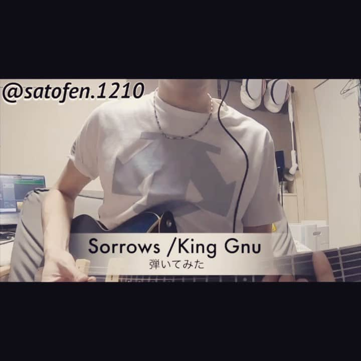 宇山賢のインスタグラム：「Sorrows / King Gnu  LIVE ver. このイントロはやっぱり テンションあがる🙃 その他パートも真面目に打ち込んでみました。  #sorrows  #kinggnu  #kinggnu好きな人と繋がりたい  #弾いてみた  #演奏してみた  #ギター #エレキギター #楽器  #dtm  #動画制作  #フェンシング #趣味充実計画  #井口理  #常田大希  #新井和輝  #勢喜遊 #instagood  #follow」