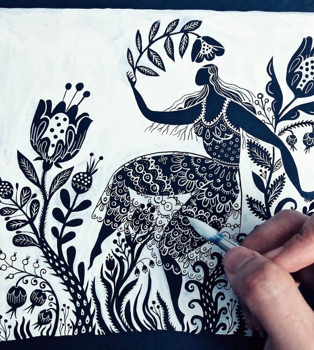 Dinara Mirtalipovaのインスタグラム：「So little time for personal work. This one is a second panel out of three and once all three are painted I want to set them in motion.」