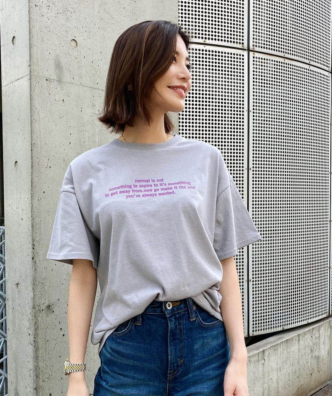 島袋聖南さんのインスタグラム写真 - (島袋聖南Instagram)「暑いね〜 可愛いTシャツ沢山作ったよ🌴 夏は毎日着たいぐらいTシャツ好きw ドロップショルダーでややビックシルエットを ラフに着るのが気分👕💙 @wdot_official」6月6日 14時45分 - seina4444