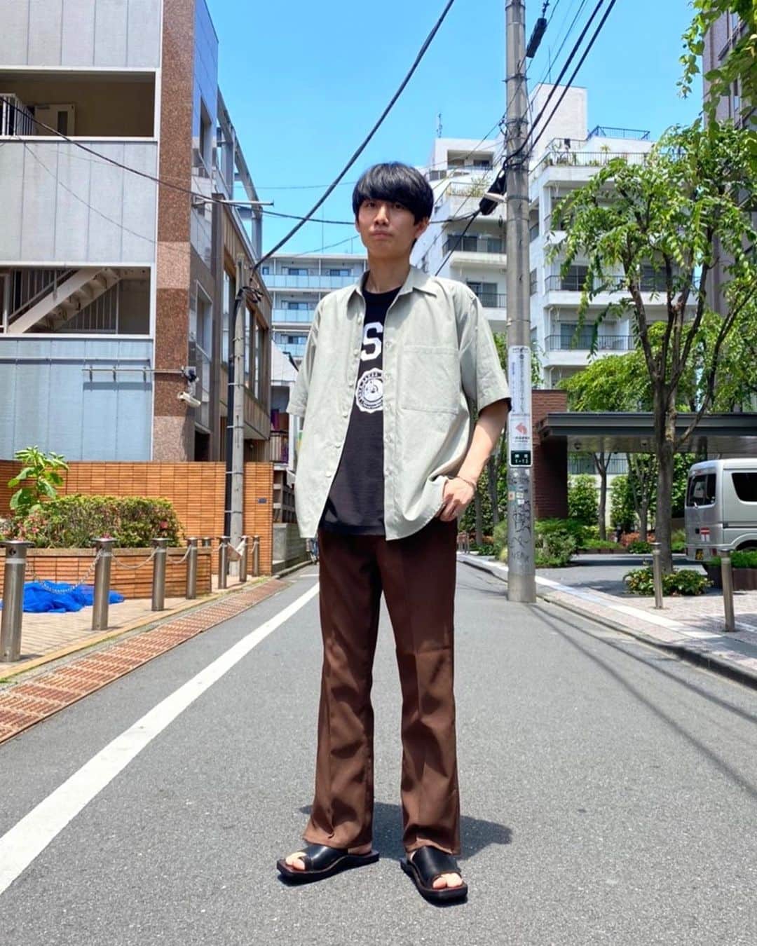 FREAK'S STORE渋谷さんのインスタグラム写真 - (FREAK'S STORE渋谷Instagram)「【Men's Styling】﻿ 今季のアースカラーは淡いペールトーンで◎﻿ ﻿ ［Item］﻿ WASHED FINX TWILL HALF SLEEVED BIG SHIRTS﻿ No. 101-201-0002-0﻿ ¥24,000+tax/ @auralee_tokyo  color: ライトグリーン, パープル﻿ size: 3, 4﻿ ﻿ 別注SLIT WRANCHER PANT﻿ No. 149-878-0001-0﻿ ¥10,500+tax/ @wrangler  color: ブラウン, ブラック﻿ size: S, M, L﻿  ANIKO No. 173-753-0007-0 ¥49,000+tax/ @juttaneumannny  color: ブラック size: 7, 8, 9 ﻿ model: Nanjo(180cm)﻿ ﻿ #freaksstore #freaksstore20ss #freaksstore_shibuya #auralee #wrangler﻿ #juttaneumann」6月6日 14時50分 - freaksstore_shibuya