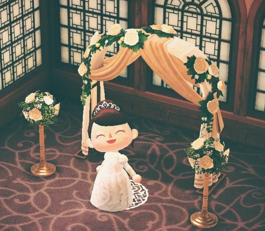 yumikatsuraさんのインスタグラム写真 - (yumikatsuraInstagram)「*﻿﻿﻿﻿﻿﻿﻿ Yumi Katsuraのドレスは﻿ 2Way、3Wayと楽しめるのが人気の秘訣♡﻿ ﻿ ケープ風のオフショルダーと﻿ 7分丈×レースのブラウス﻿ 2種類のお袖とトレーンを﻿ コーディネート頂けるようにご用意致しました👗﻿ ﻿ 色々な雰囲気で素敵なあつ森結婚式を﻿ 楽しんでくださいね♪﻿ ﻿ -------------------------﻿ ﻿ 6月はジューンブライド♡﻿﻿﻿ プレ花嫁さま応援企画第1弾✨﻿﻿﻿ ﻿﻿﻿ 大ヒット作「あつまれ！どうぶつの森」！﻿﻿﻿ ジューンブライドのイベントにあわせて﻿﻿﻿ ユミカツラもドレス作りにチャレンジしました♪﻿﻿﻿ ﻿﻿﻿ 憧れのユミカツラのドレスで、﻿﻿﻿ 可愛いどうぶつたちと﻿﻿﻿ 今話題のあつ森結婚式をあげてみませんか？﻿﻿﻿ ユミカツラオリジナルマイデザイン配布中です👗﻿﻿ ﻿﻿﻿ #あつ森YumiBrides のハッシュタグをつけて、﻿﻿﻿ 素敵なお写真を投稿してくださいね♡﻿﻿﻿ ユミカツラ公式Instagram Storiesで﻿﻿﻿ ご紹介させて頂きます💍﻿﻿﻿ ﻿﻿﻿ 新しいデザインも追加予定ですので﻿﻿﻿ @yumikatsurajapan 是非フォローして下さいね♪﻿﻿﻿ ﻿﻿ -------------------------﻿﻿﻿﻿﻿﻿﻿ ﻿﻿﻿ 花嫁さまの憧れ「ジューンブライド（June bride）」とは、古くからヨーロッパで「6月に結婚する花嫁は幸せになれる」とされる言い伝え。そんなジューンブライドにちなんで、6月はユミカツラより、プレ花嫁さまを応援する夢の詰まった特別企画を毎週お届けします♡﻿﻿﻿ 公式HP&インスタをチェックしてね！﻿﻿﻿ ﻿﻿﻿ -------------------------﻿﻿﻿ ﻿﻿﻿ .﻿﻿﻿﻿﻿﻿﻿ .﻿﻿﻿﻿﻿﻿﻿ .﻿﻿﻿﻿﻿﻿﻿ #yumikatsura #ユミカツラ #桂由美 #桂由美ドレス #YumiBrides #あつ森 #あつ森マイデザイン #あつ森写真部 #あつ森好きな人と繋がりたい #あつ森結婚式 #あつ森ジューンブライド #オンライン結婚式 #animalcrossing #animalcrossingnewhorizons #animalcrossingclothes #animalcrossingdress #animalcrossingjunewedding﻿﻿﻿ #Dressy花嫁 #おうち時間 #おうちじかん #おうち時間を楽しもう #nintendoswitch #どうぶつの森」6月6日 14時57分 - yumikatsurajapan