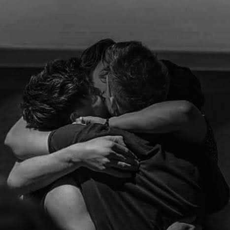 コナー・ボールのインスタグラム：「If pictures tell a story, why do we need captions? #thevamps」