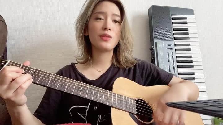 acaneのインスタグラム：「・ 『We Are Never Ever Getting Back Together / @taylorswift 』 ・ 今まで歌うことしかしてなかったけど、 ギターを初めて1ヶ月が経ちました。 弾き語りしてるシンガーさん まじでリスペクトです。。 ・ また半年後にこの動画を見て めっちゃ下手いやん！やば！ って思えるように努力しよ。笑 ・ いつも応援してくれてる皆様 半年後たのしみにしててね。へへ ・ #毎日ギター #ミニギターも買いました #Fはやく弾けるようになりたい #少しずつFの音なるようになってきた #acanecover」
