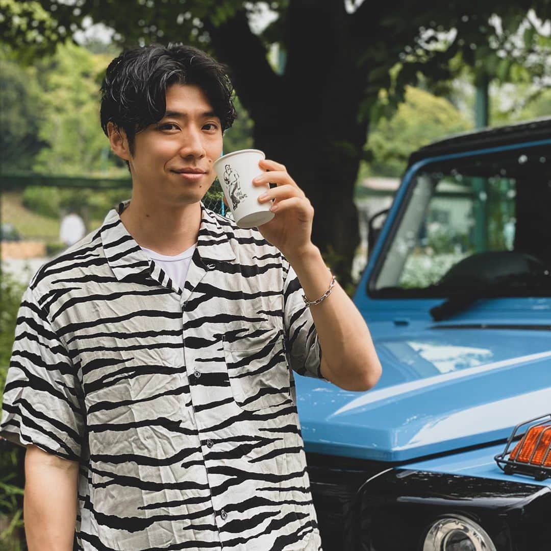 黄皓さんのインスタグラム写真 - (黄皓Instagram)「コーヒー日和☕️ @littlenapmusicstand  Shirt:#supreme  Denim:#topman #topshop  Sandals:#jilsander  Glass:#yellowplus  カッコつけた写真を一枚撮るために何枚のブサイク写真を犠牲にしてきてるのか→4枚目注目 @supremenewyork @topman @topshop @jilsander @mercedesbenzjapan @mercedesbenz」6月6日 15時14分 - haohaohaokun