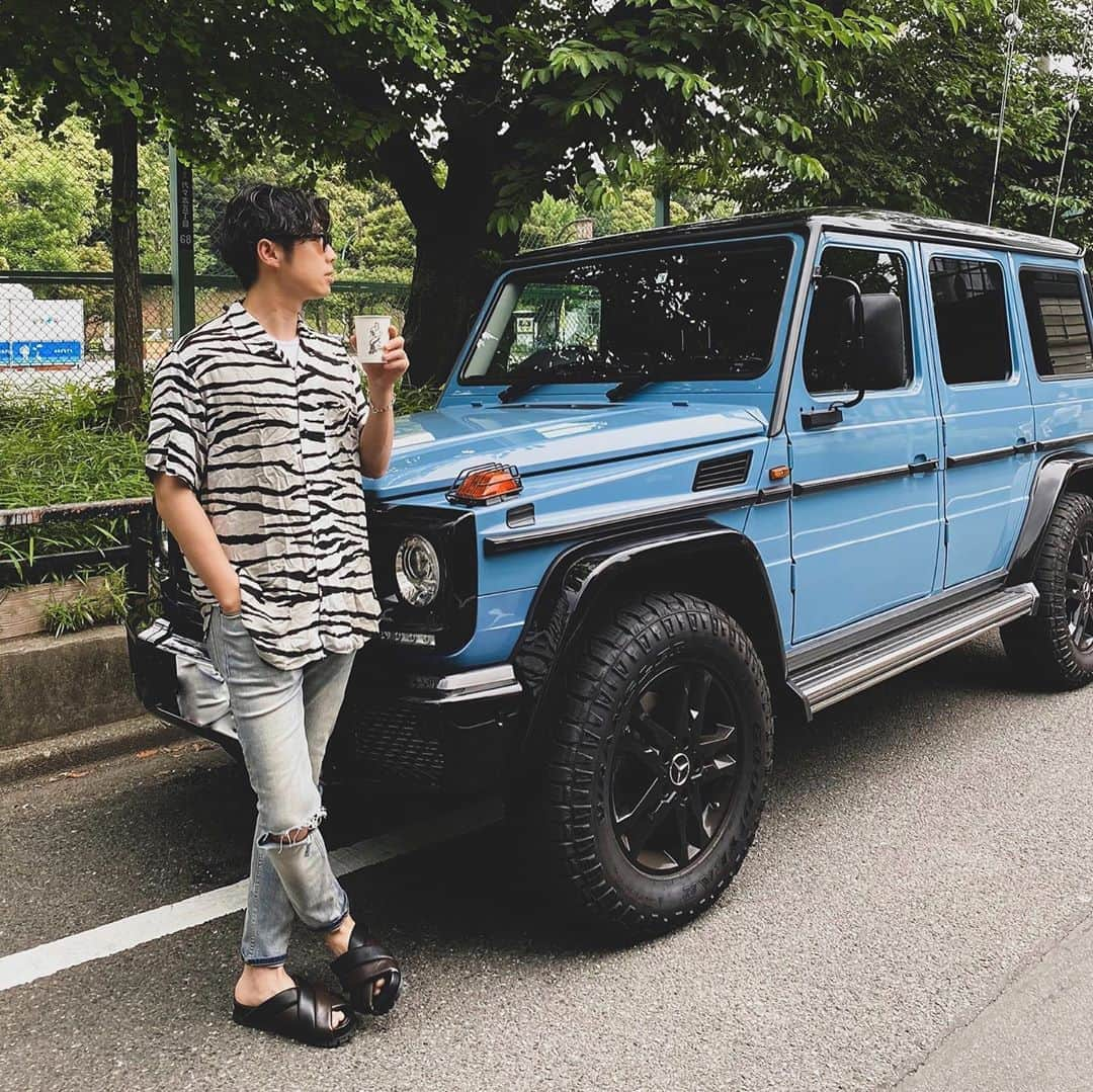 黄皓さんのインスタグラム写真 - (黄皓Instagram)「コーヒー日和☕️ @littlenapmusicstand  Shirt:#supreme  Denim:#topman #topshop  Sandals:#jilsander  Glass:#yellowplus  カッコつけた写真を一枚撮るために何枚のブサイク写真を犠牲にしてきてるのか→4枚目注目 @supremenewyork @topman @topshop @jilsander @mercedesbenzjapan @mercedesbenz」6月6日 15時14分 - haohaohaokun