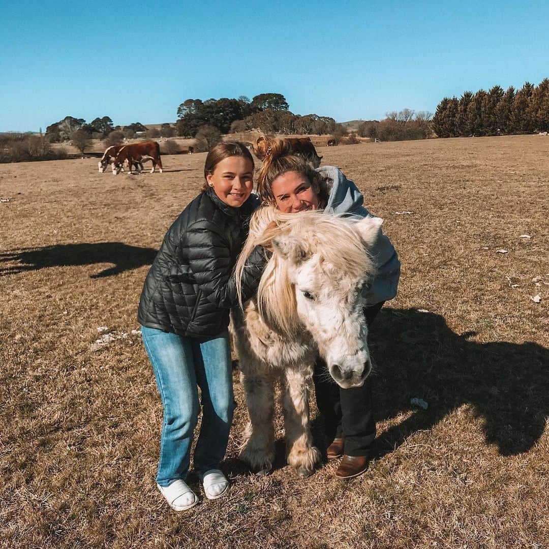 シャルロッテ・キャスリックのインスタグラム：「🤍 @pip.cairns」