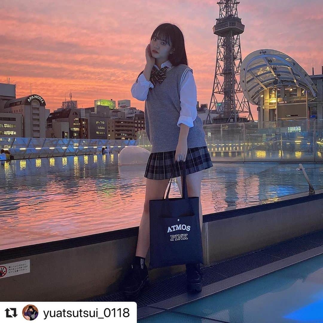 Popteenさんのインスタグラム写真 - (PopteenInstagram)「ゆあてぃーの制服バッグはPopteen7月号の付録、atmos pinkのBIGトートバッグ✨✨ #Repost @yuatsutsui_0118 with @make_repost ・・・ # 🏫 #  Popteen7月号の付録〜 @atmos_pink_official さんとコラボのバッグ🖤 ･ 学校のスクバとして使ったよ〜 普段ストリートだからバックのデザインのロゴがめちゃ合う☺︎ みんなも使ってみてね〜〜 @popteen_official  #popteen付録 #popteen7月号付録」6月6日 15時27分 - popteen_official