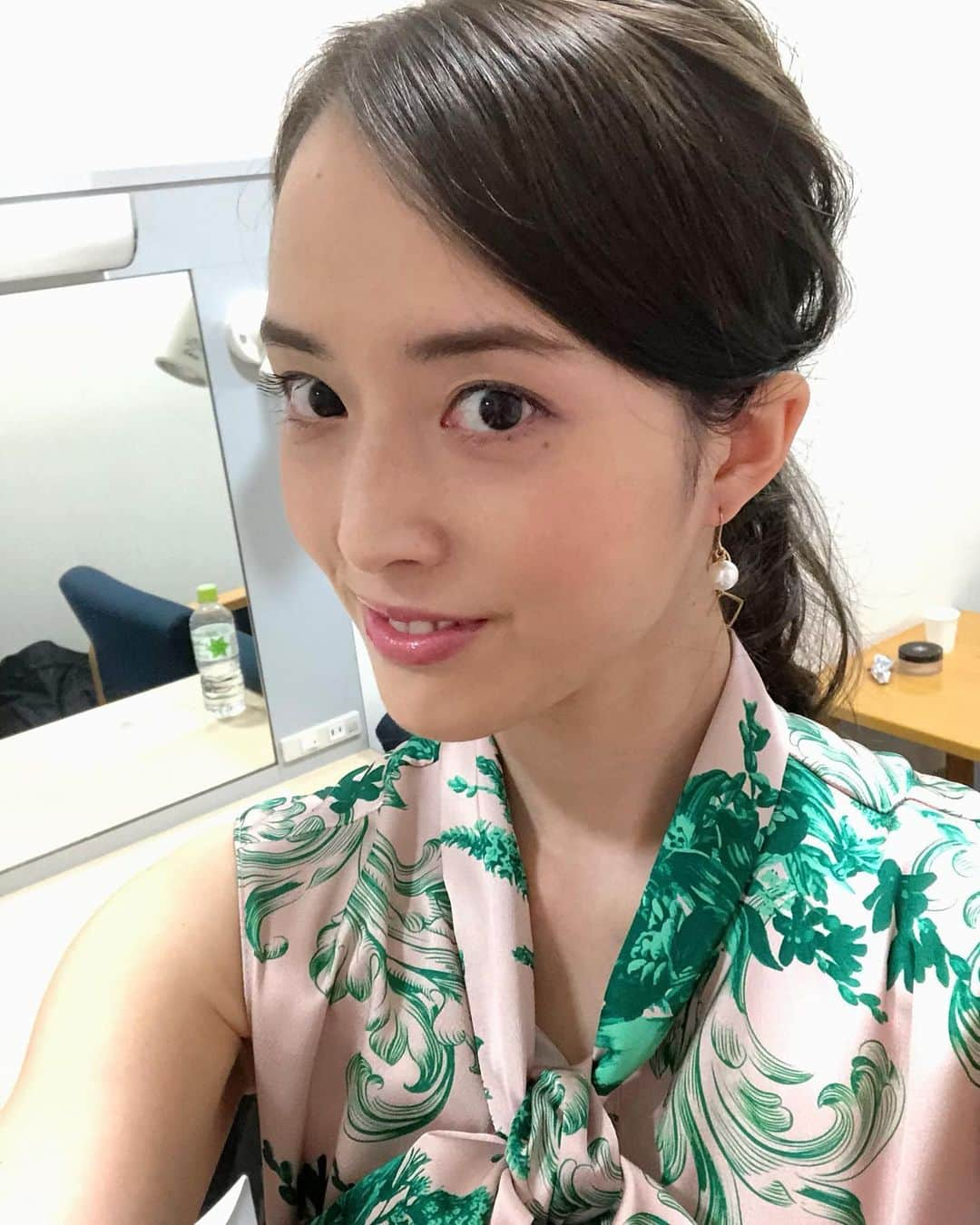 宇佐美蘭のインスタグラム：「胸いっぱいサミットの生放送、無事終わりました😌﻿ とても勉強になる時間でした！！﻿ 久しぶりにしっかりヘアメイクをして、気持ちがシャキッとしたな✨﻿ ご覧頂いた方ありがとうございました😊💕﻿ #胸いっぱいサミット#関テレ」