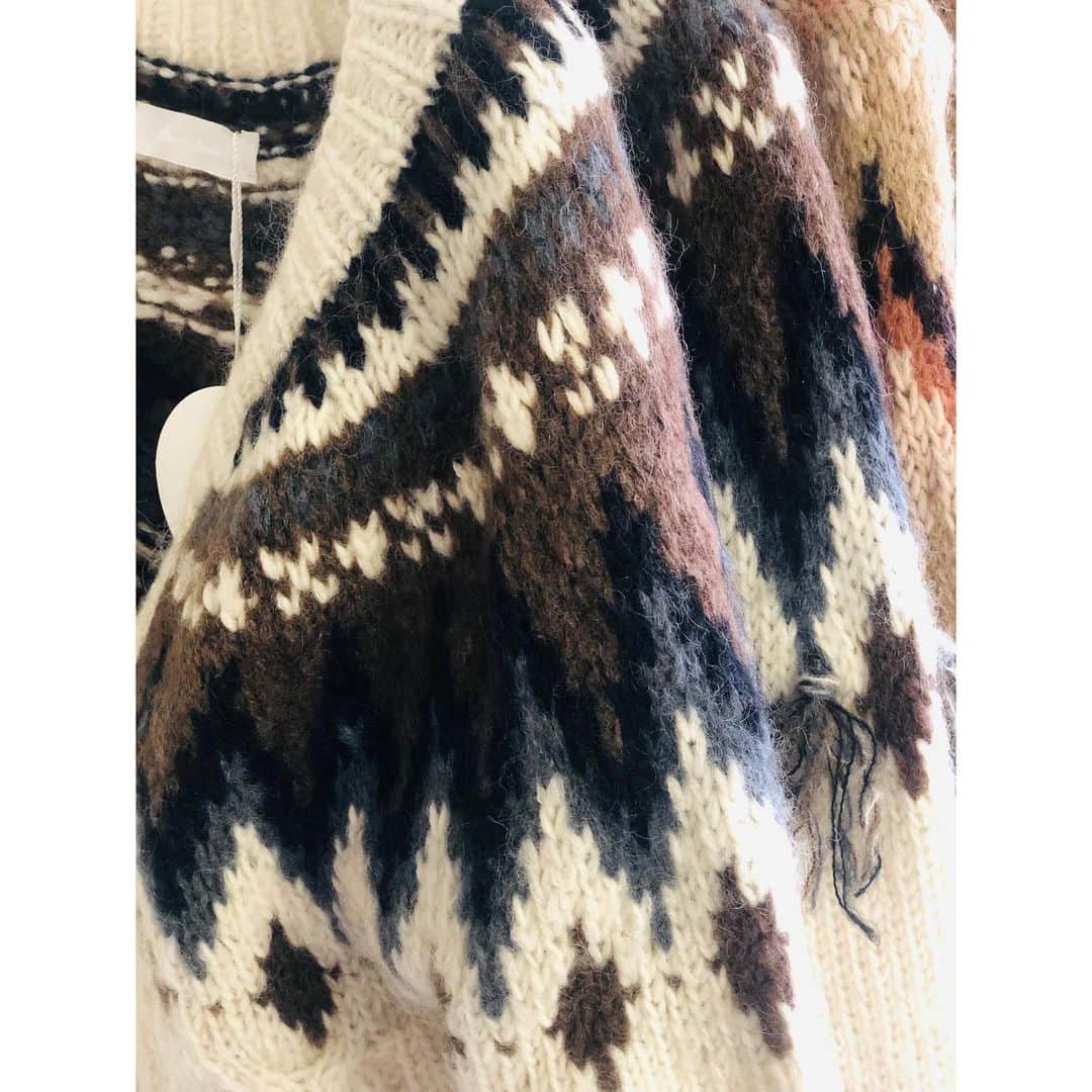 イリアンローヴのインスタグラム：「iliannloeb 20AW collection ・ ・ Hand knit pullover Hand knit outercardigan ・ ・ 6/8よりonlinestoreにて予約販売致します。  #iliannloeb#イリアンローヴ#イリアンローブ#knit#fashion#handknit#手編み#ハンドニット#madeinnepal」