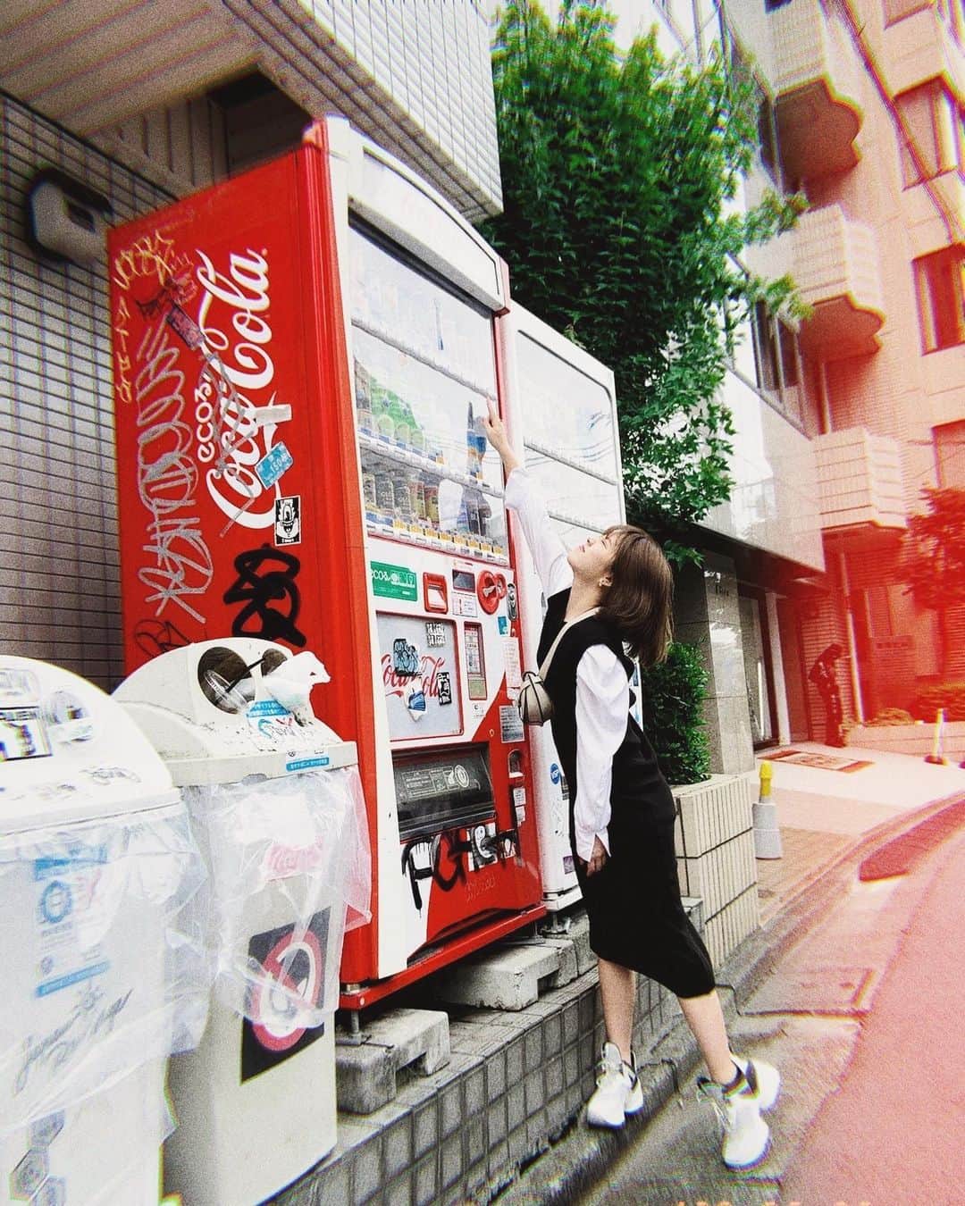 鷹野日南さんのインスタグラム写真 - (鷹野日南Instagram)「低身長に厳しめな自販機さん . . #低身長コーデ」6月6日 15時31分 - hinachan.3