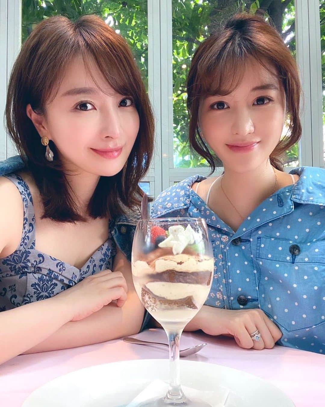 のインスタグラム：「久しぶりにお化粧をしてテラスランチをしにお出かけ☺️あゆむに会えた💓友達と会える嬉しさ😻❤️ まだまだコロナの2波で安心はできないので気は抜けませんが、じょじょに友達にも会えるようになって嬉しいな😆💓」
