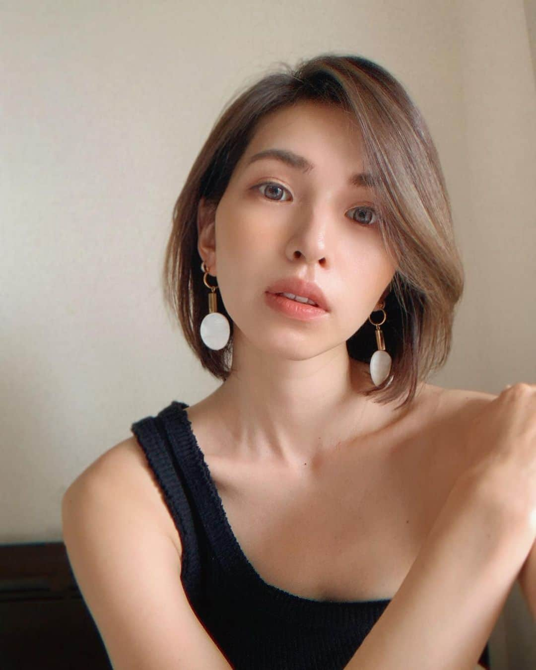 来夏さんのインスタグラム写真 - (来夏Instagram)「#🦋 イメチェンてやつ🧚🏼‍♀️ 20年ぶりのボブ丈💇🏽‍♀️_ 4ヶ月ぶりの美容室、産後ハゲの悩み..サッパリ! 最高✌🏽✨ @soga_rollen_gm ありがとう🌻 #rollenwiz #harajuku #hairsalon #bobhaircut #bobhairstyles #ボブ #産後ハゲ #ママ」6月6日 15時52分 - rairairaika