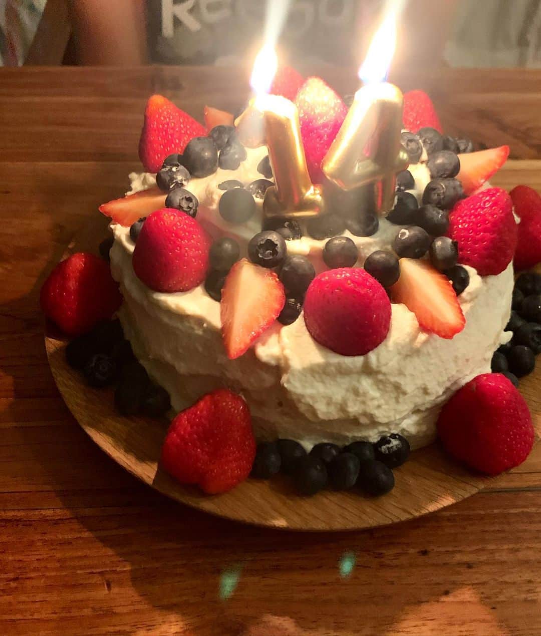 AYUMIさんのインスタグラム写真 - (AYUMIInstagram)「お祝いのケーキ🎂 14歳のお誕生日も、赤ちゃんの頃から 焼き続けている天然酵母のケーキで お祝いができて、うれしいです デコレーションは娘と☺️ . . #AYUMIご飯 #birthdaycake #いつもの味 #天然酵母のケーキ #1番おいしいって #ありがとう #今日という日にも感謝して」6月6日 21時24分 - ayumiayunco