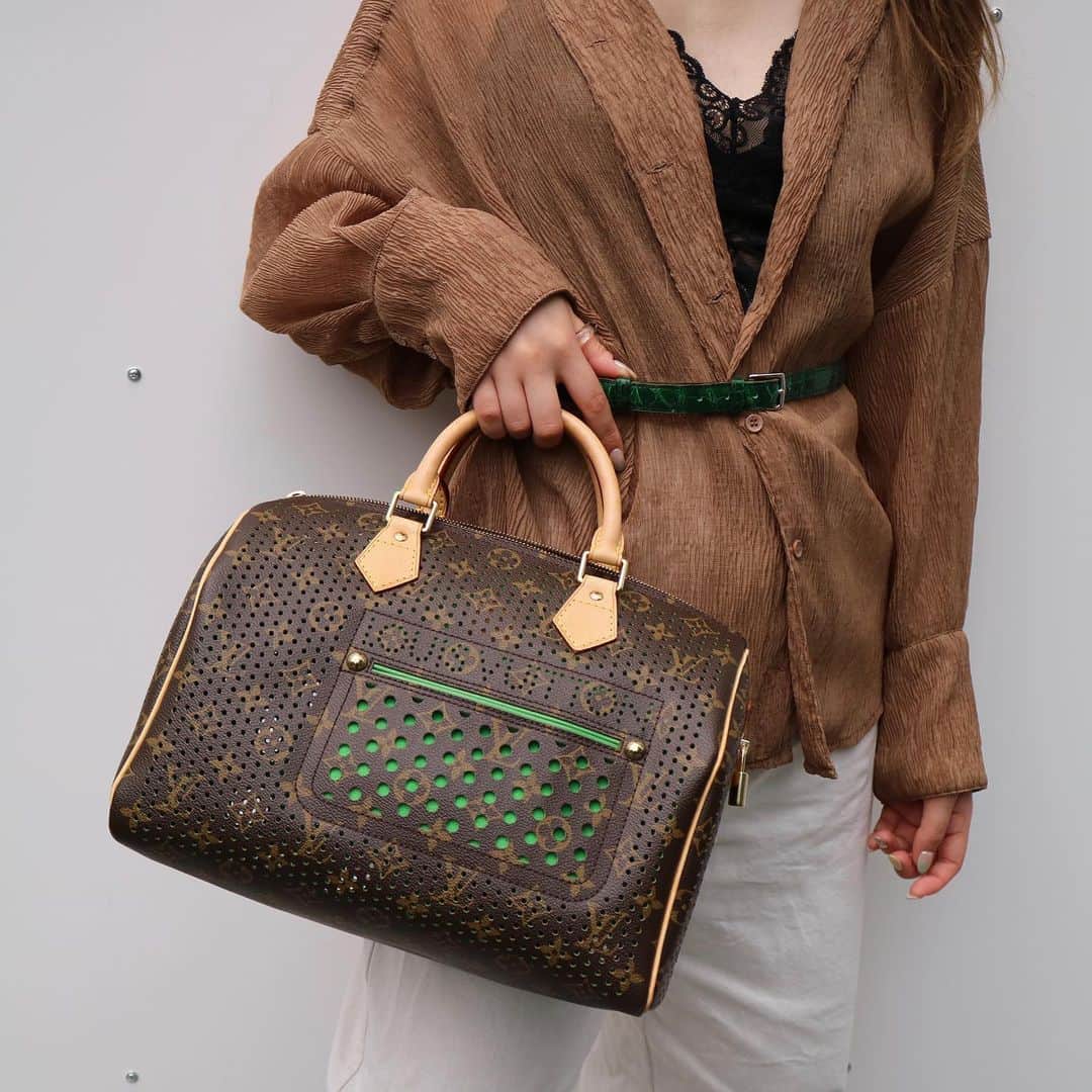 Vintage Brand Boutique AMOREさんのインスタグラム写真 - (Vintage Brand Boutique AMOREInstagram)「SOLD OUT!!! Louis Vuitton speedy 30 Monogram Perfo from 2006.  On website search for AO17624.  Free Shipping Worldwide✈️ For more information ≫ ≫ ≫✉️ info@amorevintagetokyo.com  #ヴィンテージ #ルイヴィトン#ヴィンテージルイヴィトン#ヴィンテージヴィトン #モノグラム  #ヴィンテージブランドブティック #アモーレ #アモーレトーキョー #表参道 #東京 #青山  #vintage #louisvuitton #LV #LVvintage #vintagelouisvuitton  #vuitton #damier #monogram #vintagebrandboutique」6月6日 16時07分 - amore_tokyo