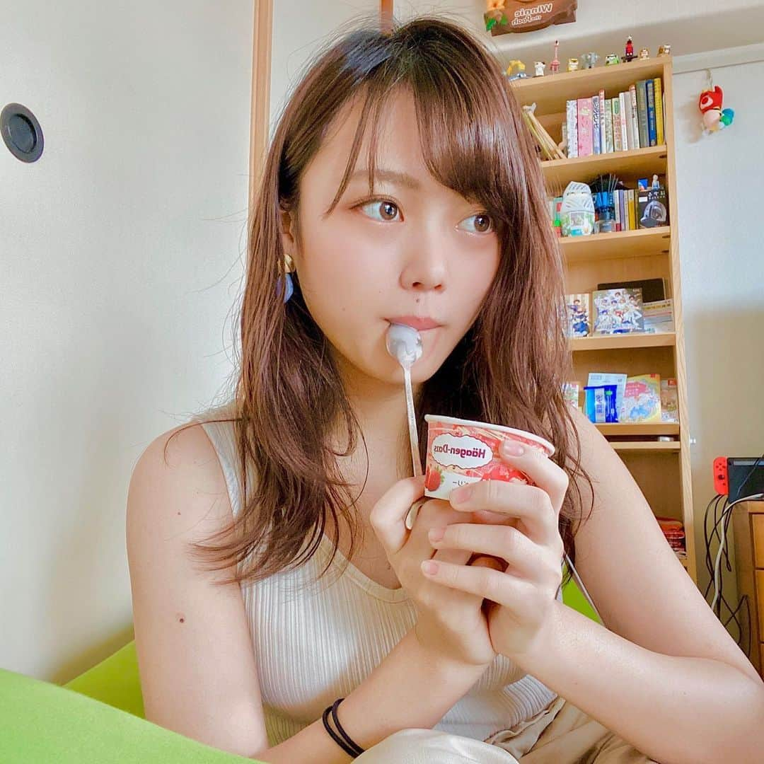 春本ゆきのインスタグラム：「アイスが美味しい季節ですね☺️」