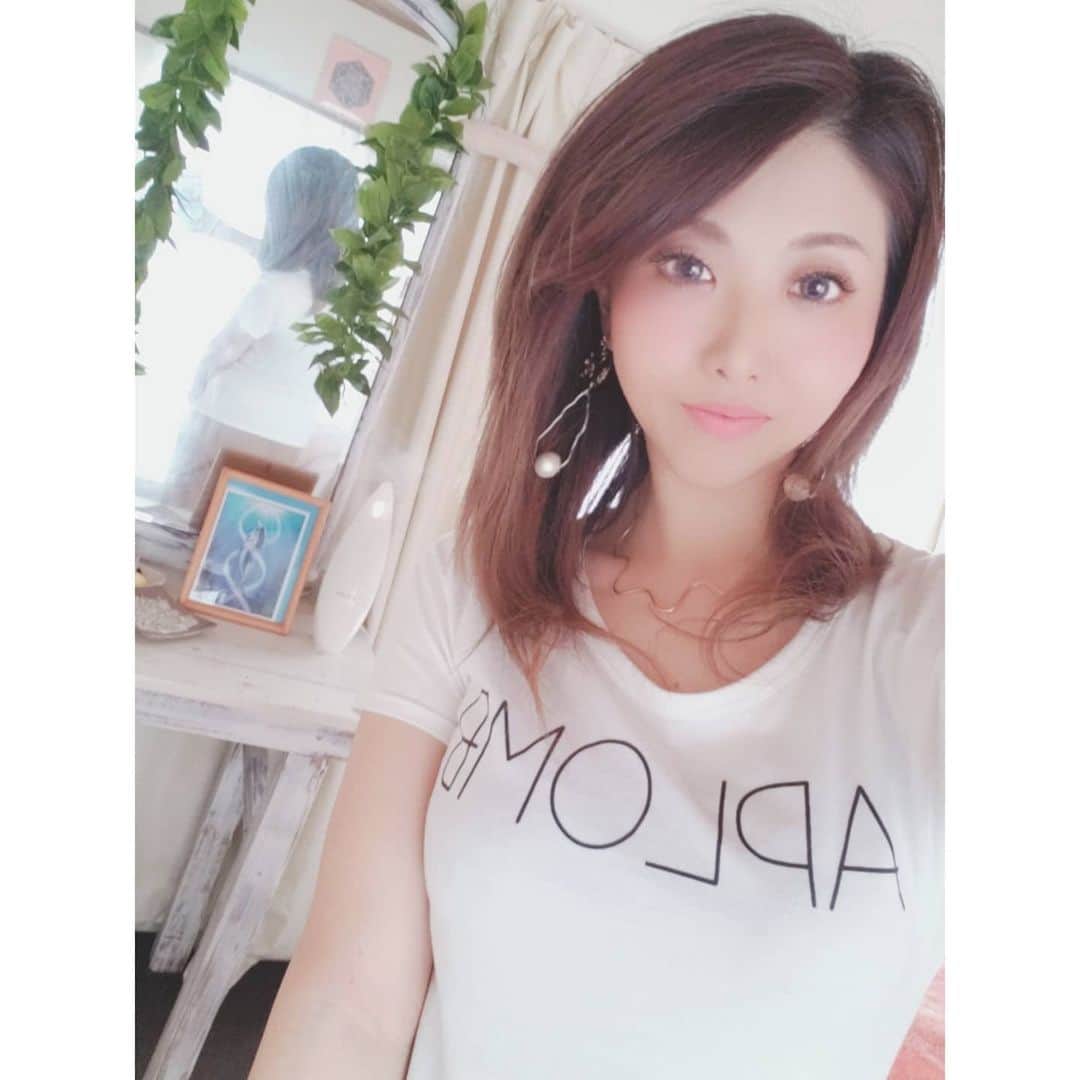 のインスタグラム：「大好きなあべさん @enabeautylena とこでエナビューティ受けてきた💖 この所私自身に滞りを感じていて、つかっかえてたものがあって。  話してなんだったのか、トリートメントしてもらいながら体の声にしばし耳を傾ける時間。  抜けきったあー！！w あとは自分の受け入れる部分。 なんかひとつになれた感じ。  より高い世界を目指します✨ . ． ． ―――――――――――――﻿ ． ▪️重要なおしらせ﻿ 『経営コンサルプロデュース』始動。﻿ ﻿ #起業家 #フリーランス #自営業 #中小企業 を対象としたブランド価値を高めて広告費をかけず、顧客獲得を目指す経営コンサルプロデュースを６月よりstartします。﻿ ﻿ すでに10名の方が意思表明スタート待ち。﻿ 次回は８月スタートです。 ﻿ 無形商材やコンテンツ、高単価商材のセールス方法などオンラインにも強い、プロデュースです。﻿ 本気の方と取り組ませてもらいます。﻿ ﻿ ※詳細は @buchimaki_1121 プロフィールURL→『経営コンサルプロデュース』をクリック！詳細ページに飛びます！ ﻿ ――――――――――――﻿ ﻿ #集客#経営戦略#ブランディング#宮崎#起業コンサル#起業 #宮崎#起業女子#美容室#売り上げアップ #サロン#福岡 #サロン集客#ビジネス強化 #思考 #女性起業家 #コンテンツ#無形#セールス#宮崎のインフルエンサー #オンライン#プロデュース#SNS#SNS集客#経営#ママ業」