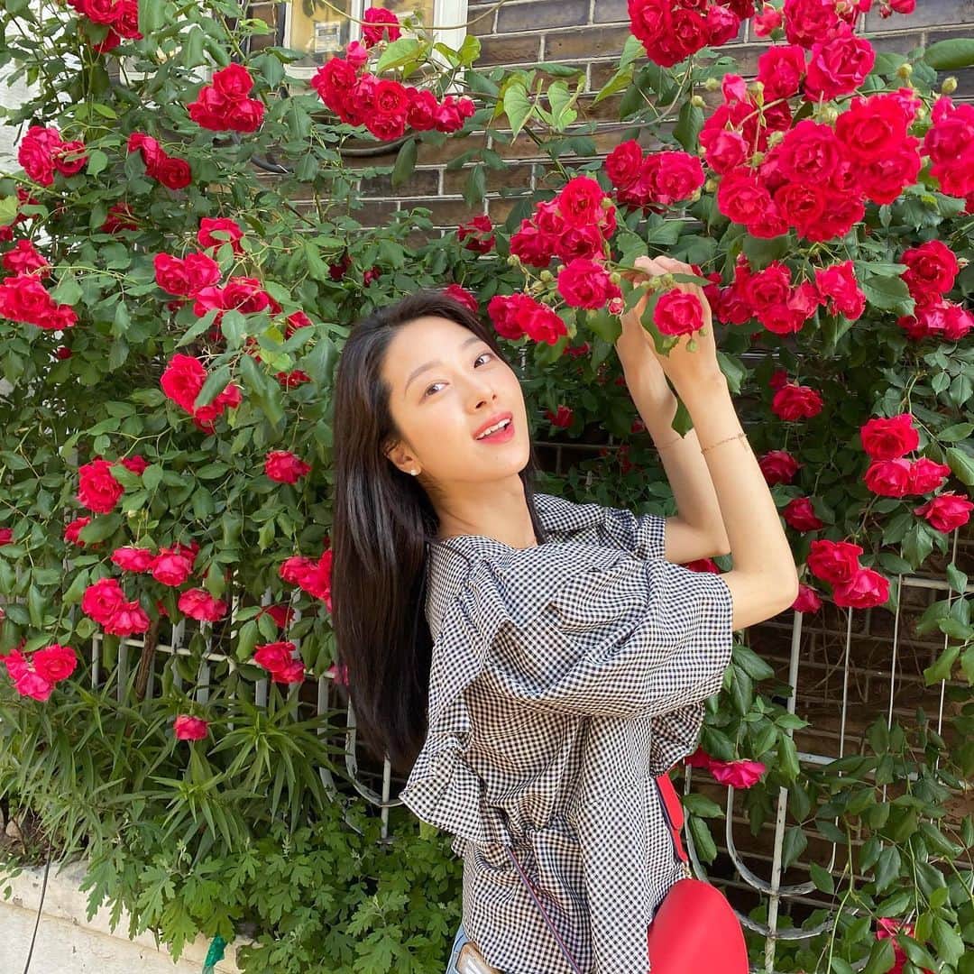 ミナ さんのインスタグラム写真 - (ミナ Instagram)「💋🌹🐝🙀」6月6日 16時19分 - blossomh_