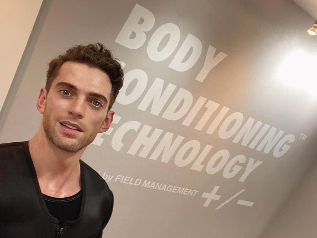 ベンジャミンのインスタグラム：「Began high-tech personal training sessions at @bodyconditioningtechnology  通い始めたパーソナルトレーニングBCTでは電気を使ったEMSスーツを着用して、いつもの運動が場合以上効果的になる！まーーじで全身筋肉痛でいい感じ〜　これでコロナ中に落ちた筋力がすぐに戻れそう💪🏼 . . . . . . #bct #bodyconditioningtechnology #ginza #personaltrainer #パーソナル #emsトレーニング」