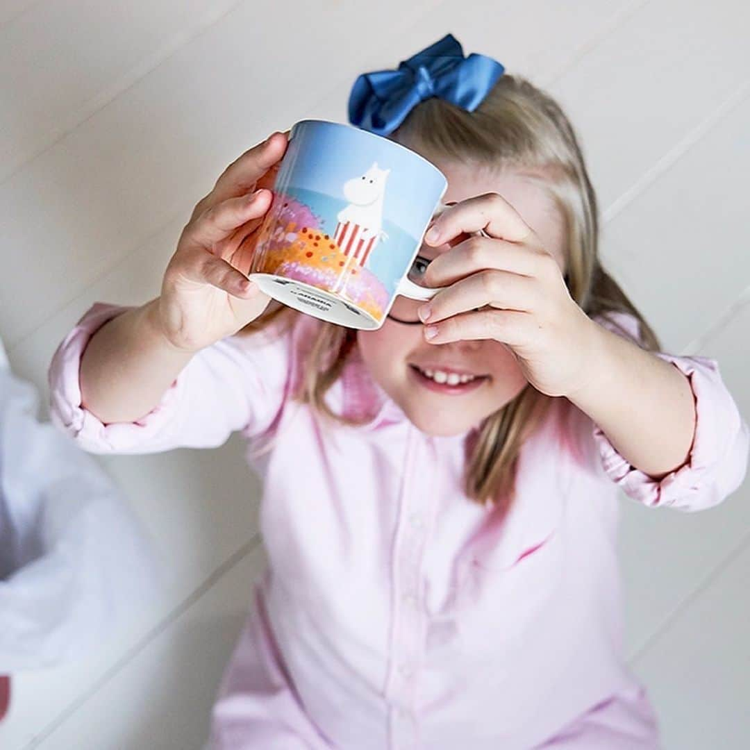 ムーミンさんのインスタグラム写真 - (ムーミンInstagram)「Arabia’s special Moominvalley series is now a full set of 6 with 2 new mugs😍 The special edition series is available for a limited time 👉 moom.in/valleyarabia ☕️ #moomin #moominofficial #moominbyarabia #moominmug #muumimuki #muminmugg」6月6日 16時28分 - moominofficial