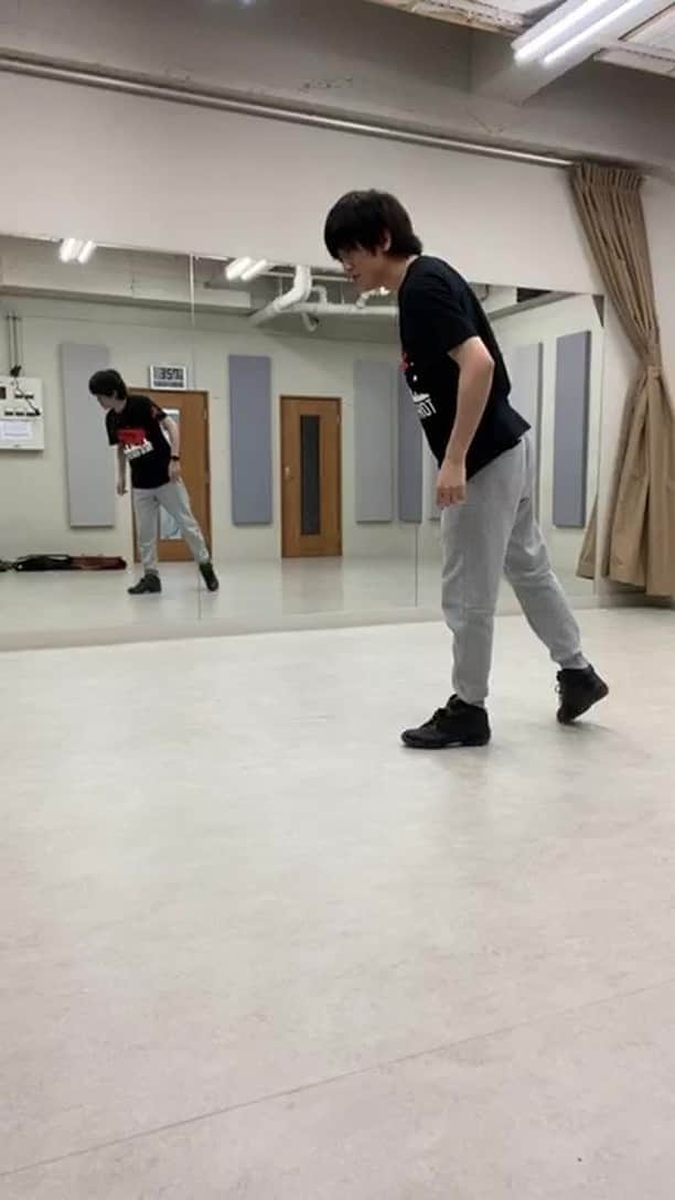 安達雅哉のインスタグラム：「懐かしのダンスを記憶の限り踊ってみました😁」