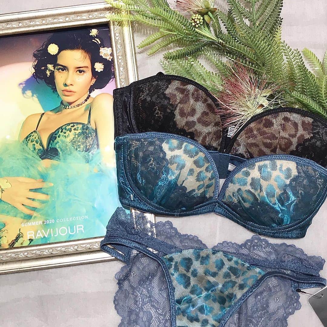 Ravijour札幌4丁目プラザ店のインスタグラム：「#onsale  カジュアルなレオパードプリントのストラップレスブラ✨ .  #ravijour #ラヴィジュール #ravijourstaff  #ravijoursapporo  #ravijouroffcial  #ランジェリー #新作  #pivot #ピヴォ #レオパード」