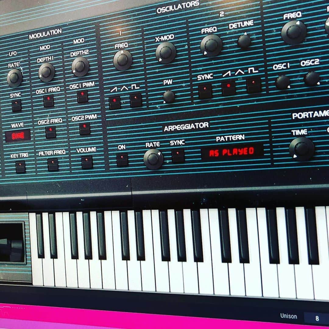 上杉洋史のインスタグラム：「Got a new synth, Arturia OB-Xa V! Amazing sound. Easy to program. Beautiful PWM. Nice stereo spread feature. #arturia #obxav #synthesizer」