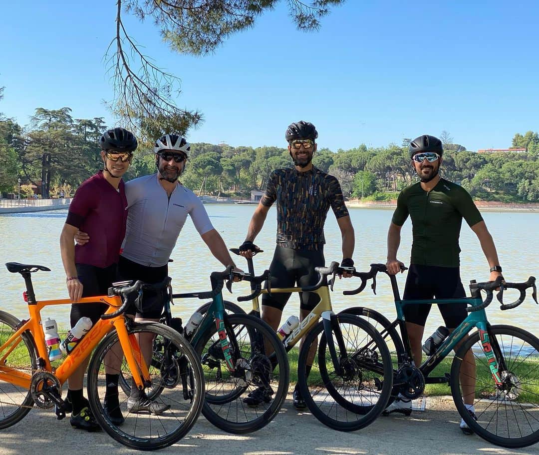 アルバロ・アルベロアのインスタグラム：「¡Buen paseíto esta mañana! 🚴🏼🚴🏼 @orbeabicycles #orbeateam」