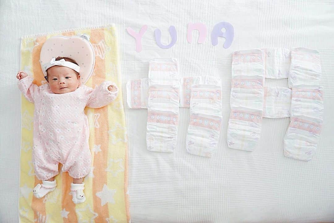 アキラ・コンチネンタル・フィーバーのインスタグラム：「🌼happy 1 month baby YUNA🌼pippiiiiiiiii  #1ヶ月　#あかちゃん  #baby  #bayi #1month #あかちゃんのいる生活 #赤ちゃん  #プレママ #成長記録　#育児記録　#べびすたぐらむ　#babygirl  #スマイル育児 #ベビフル」