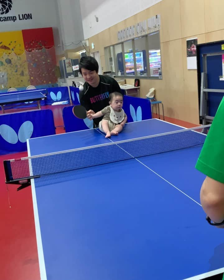 岸川聖也のインスタグラム：「人生初得点☺️👶🏻🏓 #卓球 #Tabletennis #息子 #son」