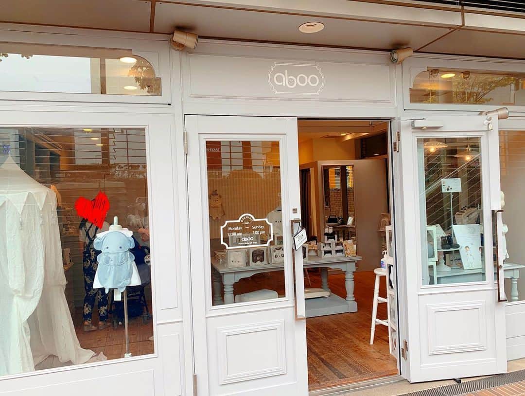 神谷美伽のインスタグラム：「かわいいお店発見*･゜ﾟ･*:.｡..｡.:*･'(*ﾟ▽ﾟ*)'･*:.｡. .｡.:*･゜ﾟ･* @aboo.tokyo  うちの子はエプロン必要なくなってしまったが😭ギフトで誰かにあげたいな♡  #動物に弱い #かわいい #ベビーギフト #aboo #ママ #姉妹ママ #baby」