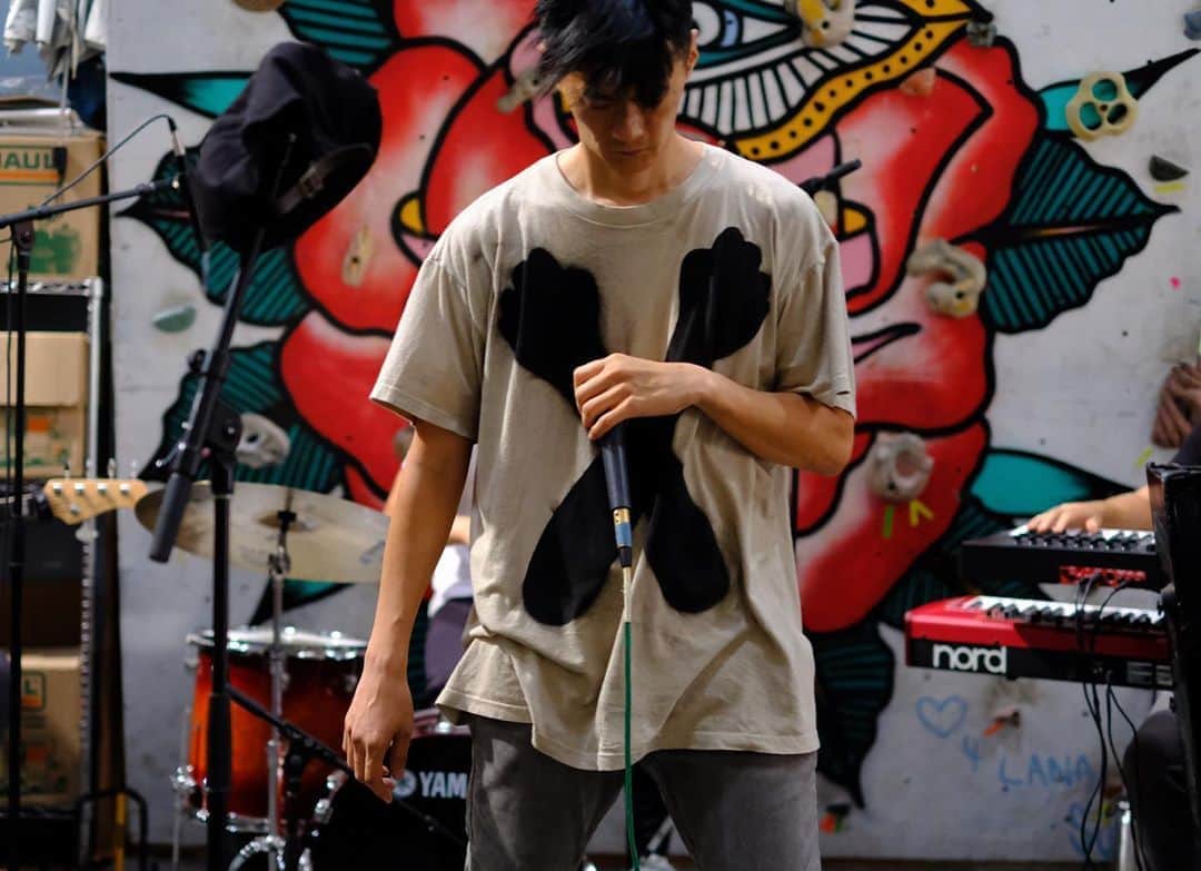 Shing02のインスタグラム：「📷 @rogerbong thanks to thousands of y'all for tuning in! you can still go to youtube.com/shing02tv and catch it on the rebound ✊🏼✊🏽✊🏾✊🏿」