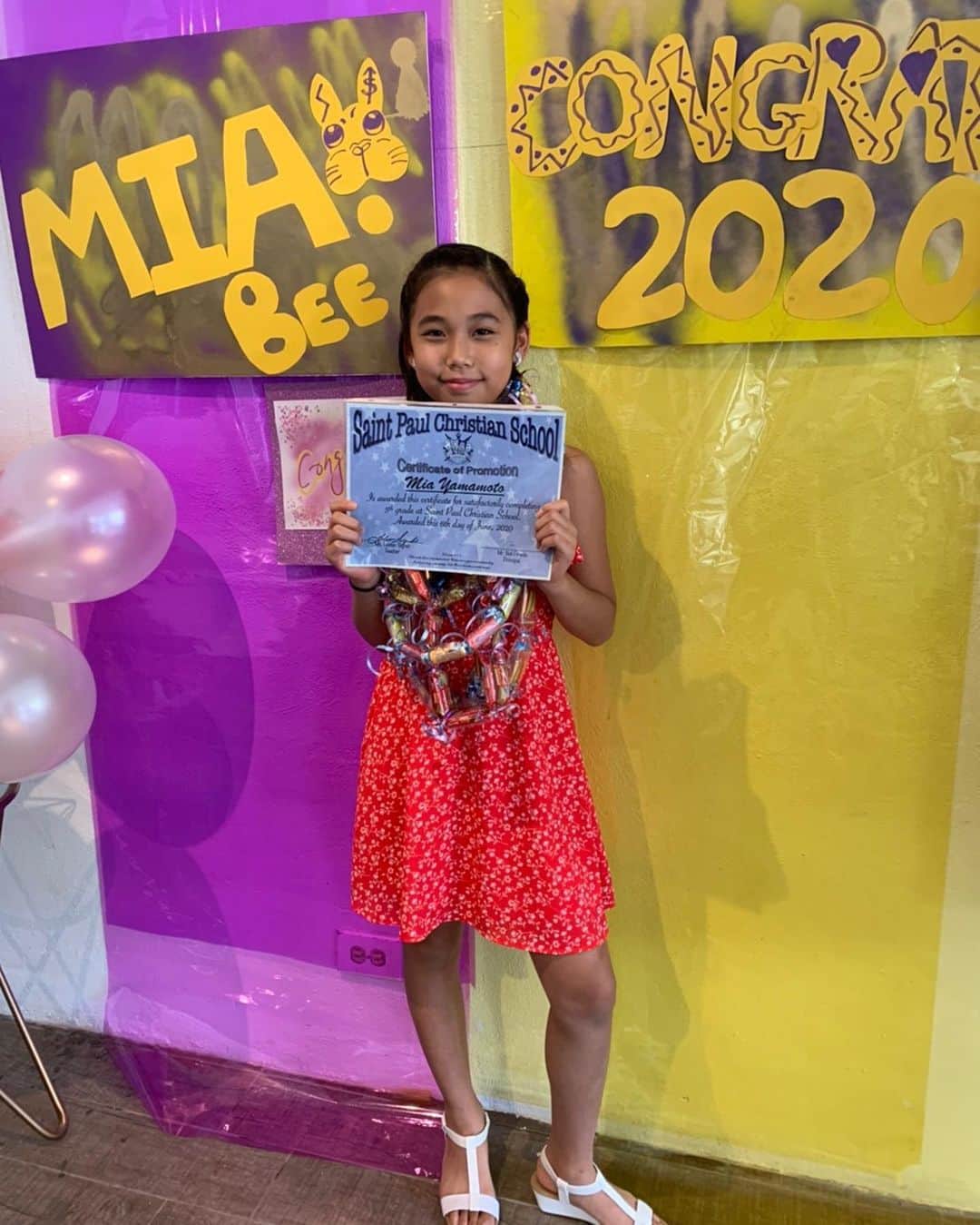 のインスタグラム：「【graduate】 Congrats 卒業😍💃🌺 愛しの娘Mia💖 #daughter #graduation  #remotegraduation」