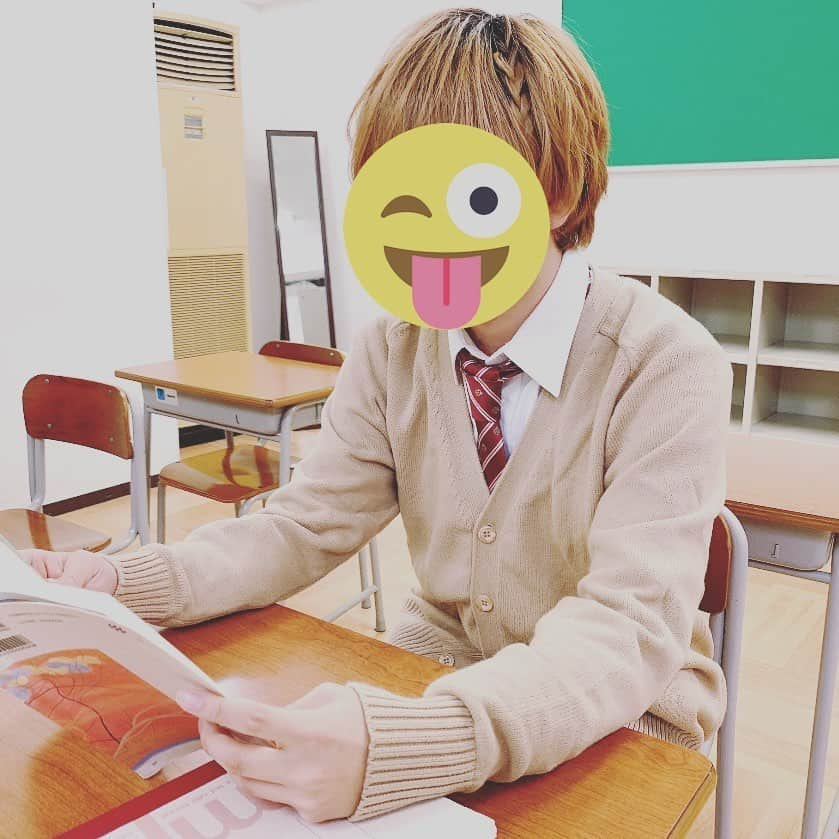 かにちゃんさんのインスタグラム写真 - (かにちゃんInstagram)「国語の勉強なう。」6月6日 18時24分 - kanichan_2525