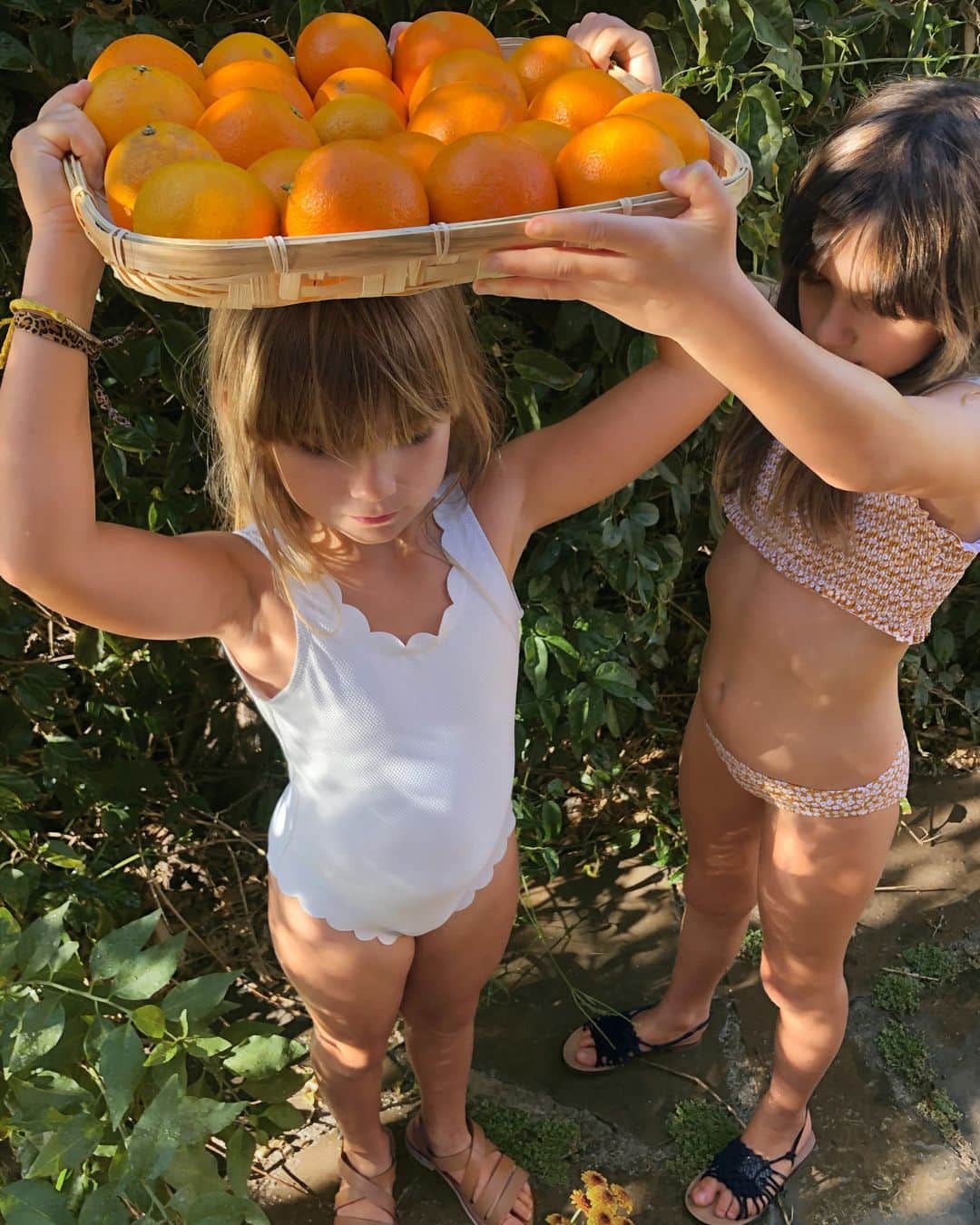 MANGOさんのインスタグラム写真 - (MANGOInstagram)「THE COSIEST PLAYGROUND | Siblings are the best partners to keep having fun. Tell it to Simona and Julieta @aviloti, sisters, but also best friends. Discover the story at mango.com #MangoKids #MangoCollection」6月6日 19時00分 - mango
