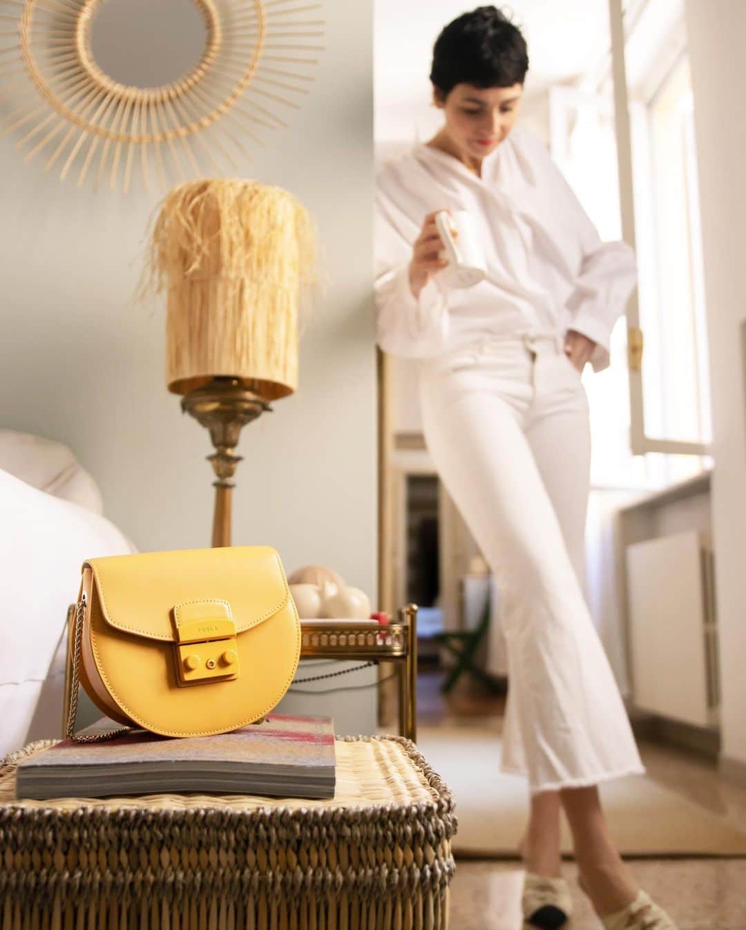 フルラさんのインスタグラム写真 - (フルラInstagram)「@evageraldine’s home provides space to dream, discover and reflect on creativity. Furla Metropolis complements Eva’s style and playful spirit.  #furlametropolis #thefurlasociety #furlafeeling #newcollection #furla #accessories #fashion」6月6日 19時04分 - furla
