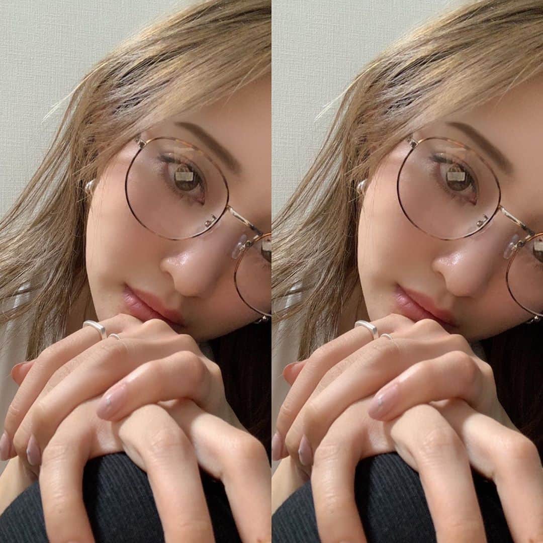 mayuki_86のインスタグラム：「1日頭痛🌩🐬🥤 ；( #make#メガネ」