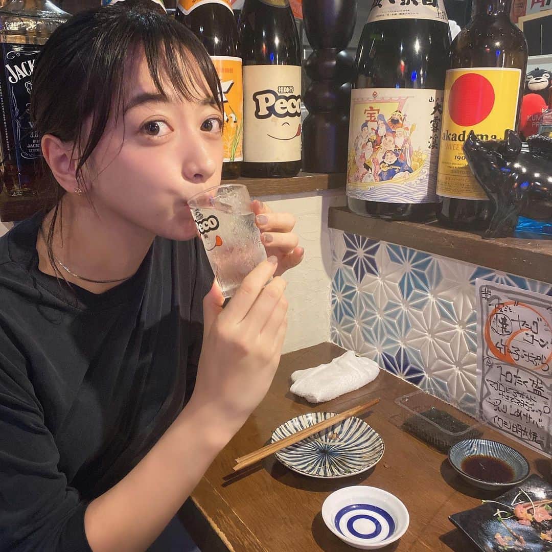 井元麻帆のインスタグラム：「わーい！何ヶ月ぶりかの大好きな場所「PECO」へ😢🧡 週1.2で通っていたのでシックがすごかった！ まずは、奈良県の日本酒「風森」をいただいております🍶 スッキリくぅぅな飲み心地です。 #窓全開で #席についてすぐ消毒して #席も間引きしながら #それでも少しでもこの席に座れる幸せ #お仕事がんばれます #日本酒 #風森」