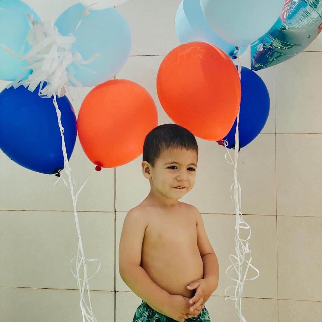 ダニエル・パレホのインスタグラム：「Hoy cumple 2 años el TERREMOTO de la casa,el que hace 2 años hizo que me cambiara la vida otra vez.Te QUIERO con locura DIEGO❤️❤️」