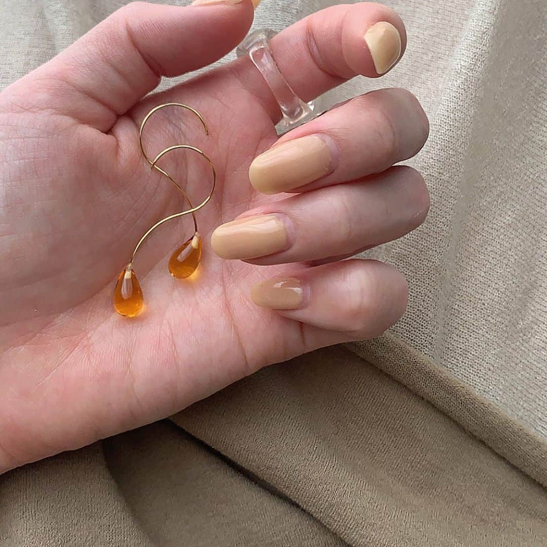 ukapiのインスタグラム：「⠀ ⠀ ⠀ new!pierce!👂♡ ⠀ ⠀ #mimi33 #まーたんネイル」
