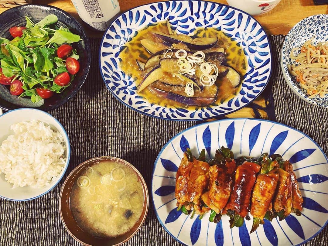 西国原礼子さんのインスタグラム写真 - (西国原礼子Instagram)「夕飯。茄子の煮浸しとかピーマンの豚肉巻きとか。ご飯はもち麦入りでちょとヘルシー🍚」6月6日 19時40分 - rachel_thousand