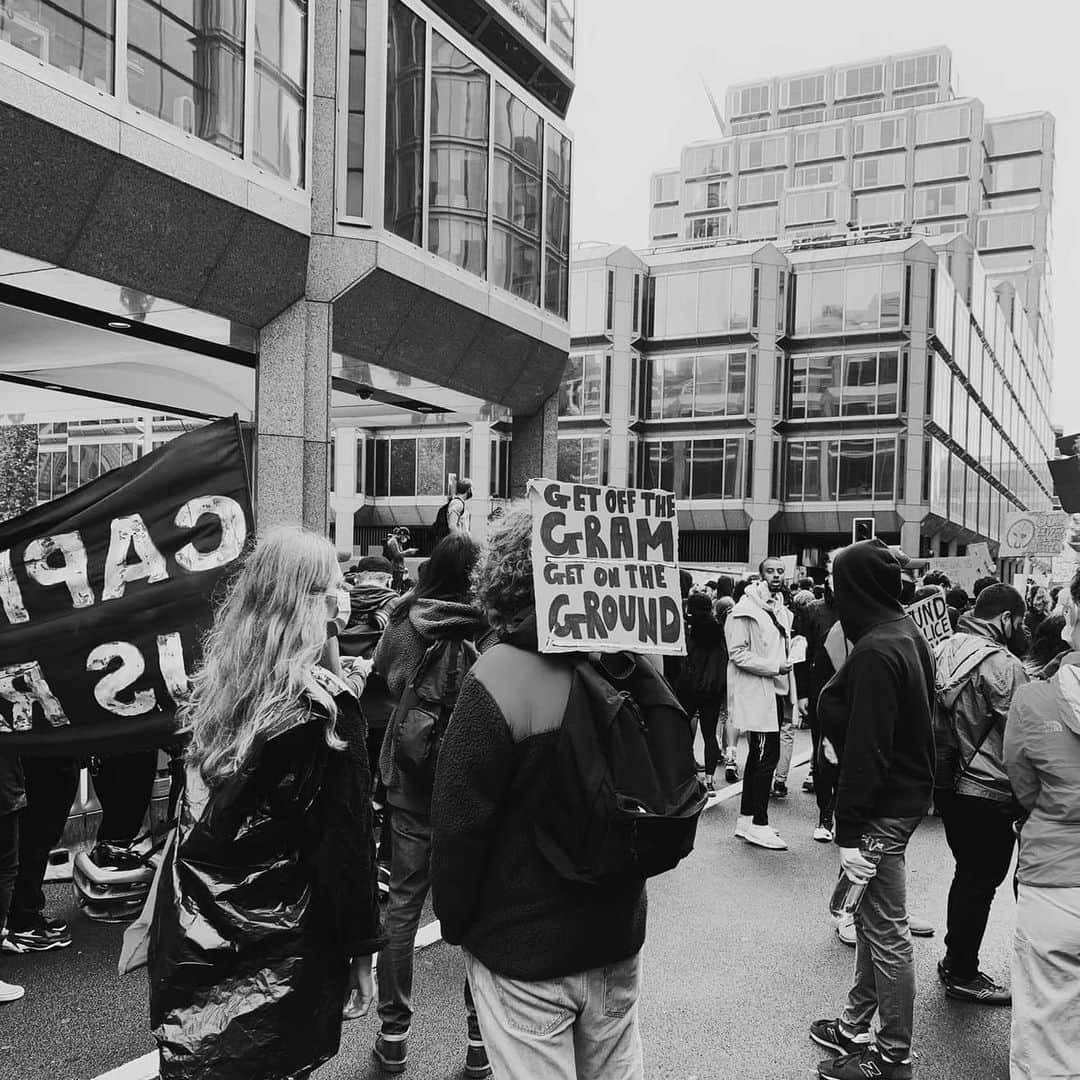 のインスタグラム：「BLACK LIVES MATTER.」
