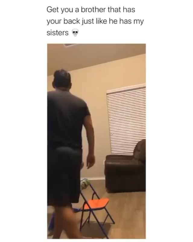 Funny Postsのインスタグラム：「••••••••••• 😂 He charges his punch to damage more 💬 Video by: Unknown 🎥 Double tap for more videos!」