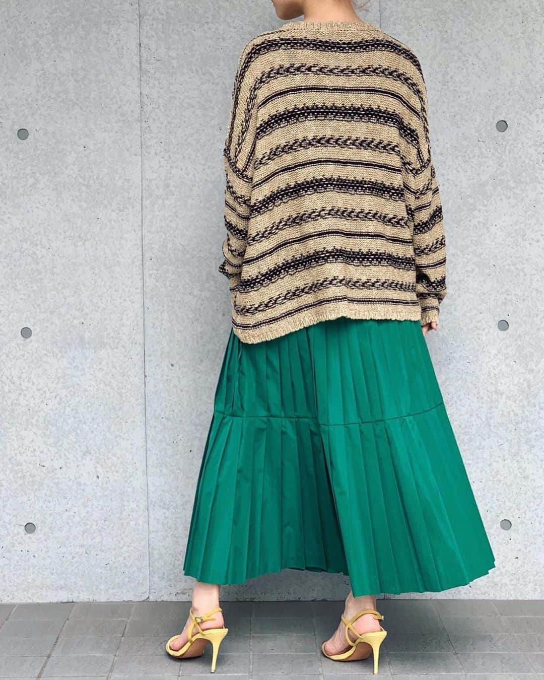 丸山敬太さんのインスタグラム写真 - (丸山敬太Instagram)「﻿ ー KEITA MARUYAMA 2020 Spring &Summer COLLECTION ー﻿ ﻿ スペインインポートのタフタ素材のスカートを合わせたカジュアルなコーディネート。﻿ プリーツの切り替えデザインがシルエットを綺麗に見せてくれます。﻿ ﻿ ✔︎ Splashed Knit pullover﻿ (pink/green/beige)﻿ ¥43,000+tax⇨マークダウン対象商品﻿ ﻿ ✔︎Color taffeta Ⅱ skirt﻿ (green/pink)﻿ ¥76,000+tax﻿ ﻿ ﻿ ーKEITA MARUYAMA WEB STOREー﻿ 🛒https://store-keitamaruyama.com/pc/﻿ ➡︎ @keitamaruyama_official ﻿ ﻿ ー丸山邸ー﻿ ■ 営業日﻿ 木曜日、金曜日、土曜日﻿ ■営業時間﻿ 12:00〜18:00﻿ ﻿ 東京都港区南青山4-25-10 1F﻿ TEL :03-3406-1935 (平日12:00〜17:00)﻿ ﻿ ﻿ #keitamaruyama #ケイタマルヤマ﻿ #ボーダー #ニット #スカート ﻿ #green #pink #Knit #summer #skirt #coordinate」6月6日 21時36分 - keitamaruyama_official