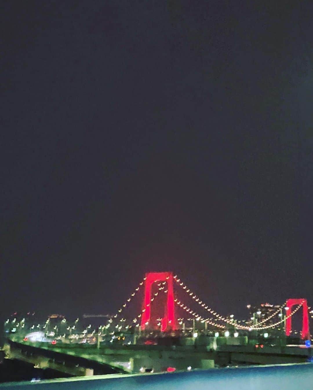 木村拓哉さんのインスタグラム写真 - (木村拓哉Instagram)「﻿ ﻿ 「帰り道にレインボーブリッジを通過。﻿ ﻿ 早くこの色じゃなくなる事を……。」﻿ ﻿ STAY SAFE‼︎﻿ ﻿ 拓哉﻿ #木村拓哉#TakuyaKimura」6月6日 21時39分 - takuya.kimura_tak