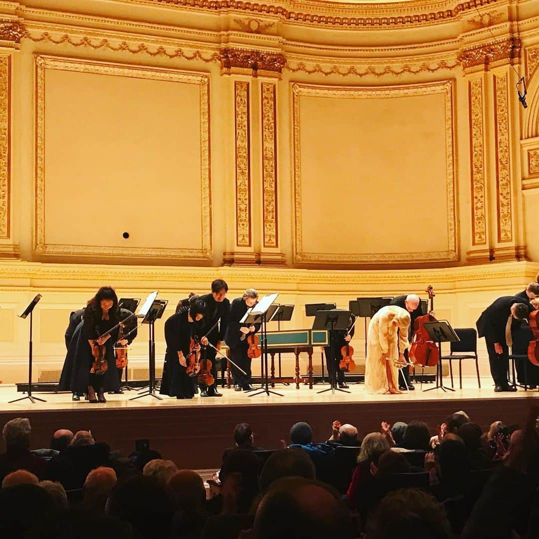 ティーネ・ティング・ヘルセットさんのインスタグラム写真 - (ティーネ・ティング・ヘルセットInstagram)「Today I was supposed to play at @carnegiehall with my dear friends @orpheuschamberorchestra 😍 I still can’t get my head around this crazy situation the world is in, but I’m hoping that it will all get better soon. I can’t wait to get back to playing concerts for people again! Hopefully I’ll also get to make music in this particularly wonderful space in not too long 🤞🤩 I miss you guys! Here are some memories from my last project with Orpheus in Carnegie Hall in 2018 ❤️ #iwanttoplayforpeople #washyourhands #staysafe #coronagoaway (📸 @omd17 @sebastianhaukas)」6月6日 21時42分 - tinethinghelseth