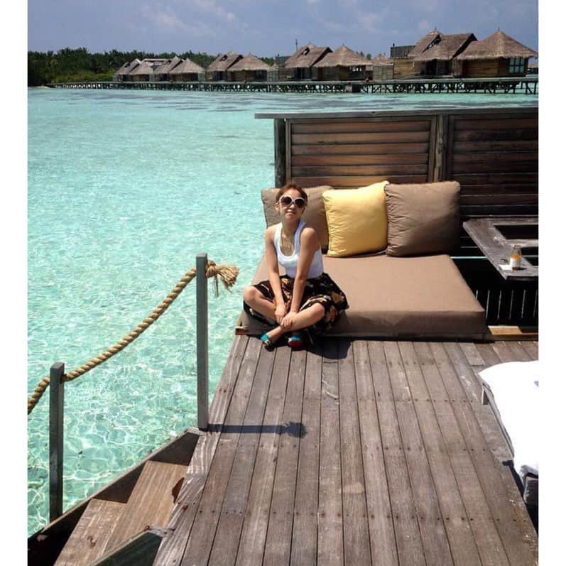 葉月樹里のインスタグラム：「Maldives🇲🇻（スライドしてね👍） . .  コテージが最高やた。値段は可愛くなさすぎやけど価値がある✨ . .  今年行く予定やったけどコロナで海外はしばらく行けなさそうや😢涙 . . .  #葉月樹里 #soiréeine #ソワレーヌ #Maldives #モルディブ #モルディブレポ」