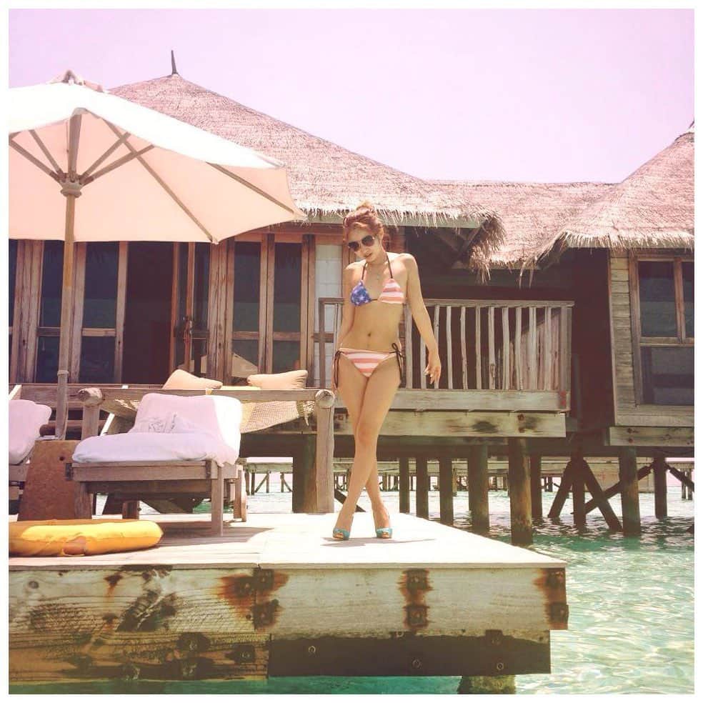 葉月樹里のインスタグラム：「Maldives🇲🇻（スライドしてね👍） . .  4泊6日で短めな旅🐬 . .  Maldives ver. おしまい💃 . . .  #葉月樹里 #soiréeine #ソワレーヌ #Maldives #モルディブ #モルディブレポ #夏は嫌いやけど南国は大好き #誰もいない島とか大好物です」