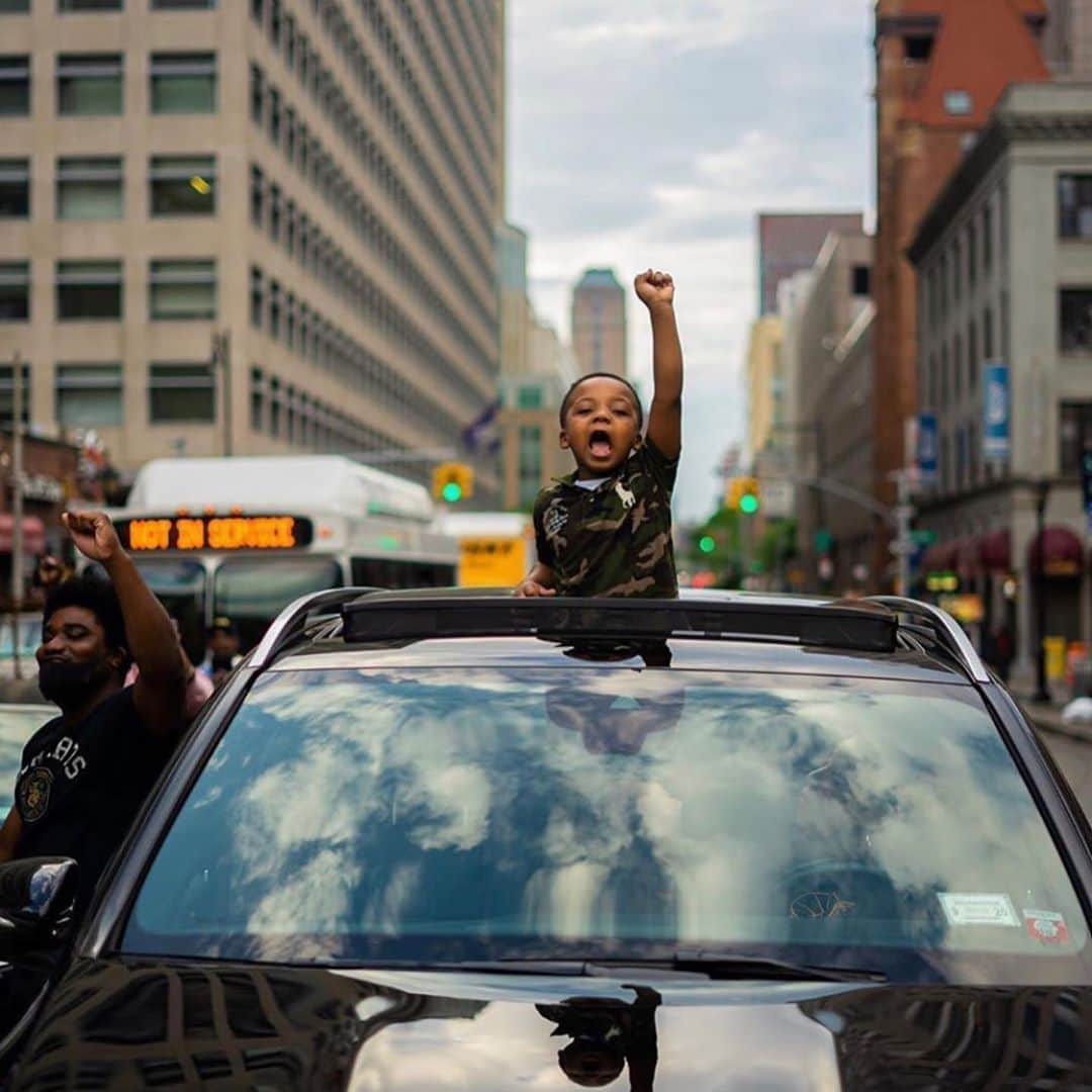 ヨアン・ベナルアンのインスタグラム：「#blacklivesmatter 🦅」