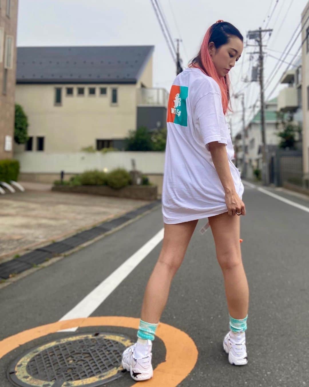 彩南(Ayana)のインスタグラム：「バックプリントはこんな感じ🥰❤️ . (前側のデザインは一個前の投稿を✨) . 横にスライドしてみてね🎵🔥🔥 . . 他にもたくさん可愛いデザインのものがあるから要チェック❤️👏 → @turtle.lb .  #turtle_ #タートル #タートルライフアパレル . ━━━━━━━━━━━━ . ブランド紹介 【 TURTLE# 】(ﾀｰﾄﾙ) 自分自身の表現とワンランク贅沢なライフスタイルを提供するアパレルブランド。USカルチャーをベースにWEAR・CAP・ACCESSORYなどの様々なITEMを展開中。 今後は雑貨などライフスタイルアイテム も展開予定！ .  #beatbox #humanbeatbox  #model #music #female #sk8fashion #dancer #workout  #sexy #japanesegirl #fitnessgirl #skateboard #sk8 #fitness #hiphop #sk8girl #femalebeatbox  #femalebeatboxer #コーデ#グラビア#ビートボックス」
